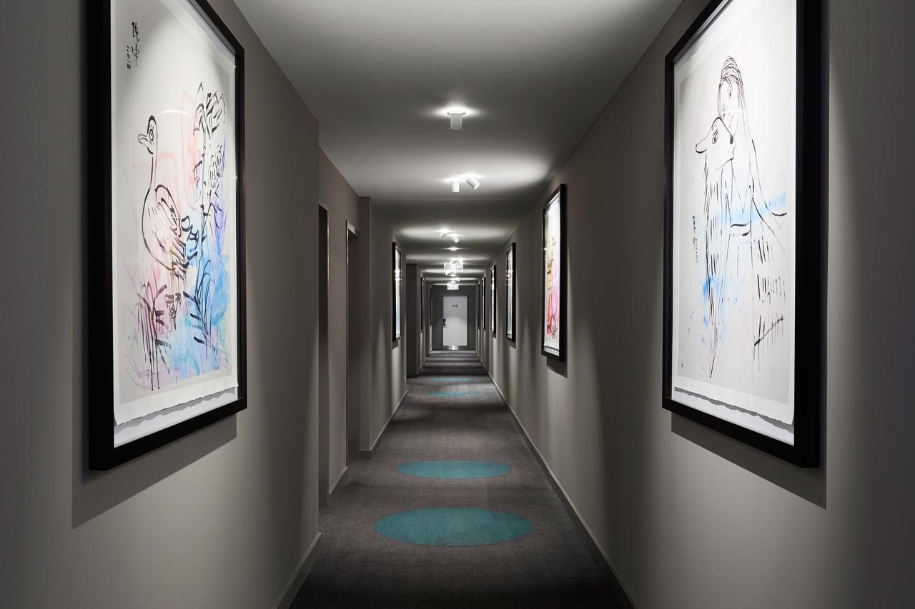 Art Series - The Chen Box Hill Eksteriør billede Artwork by artists from the UK