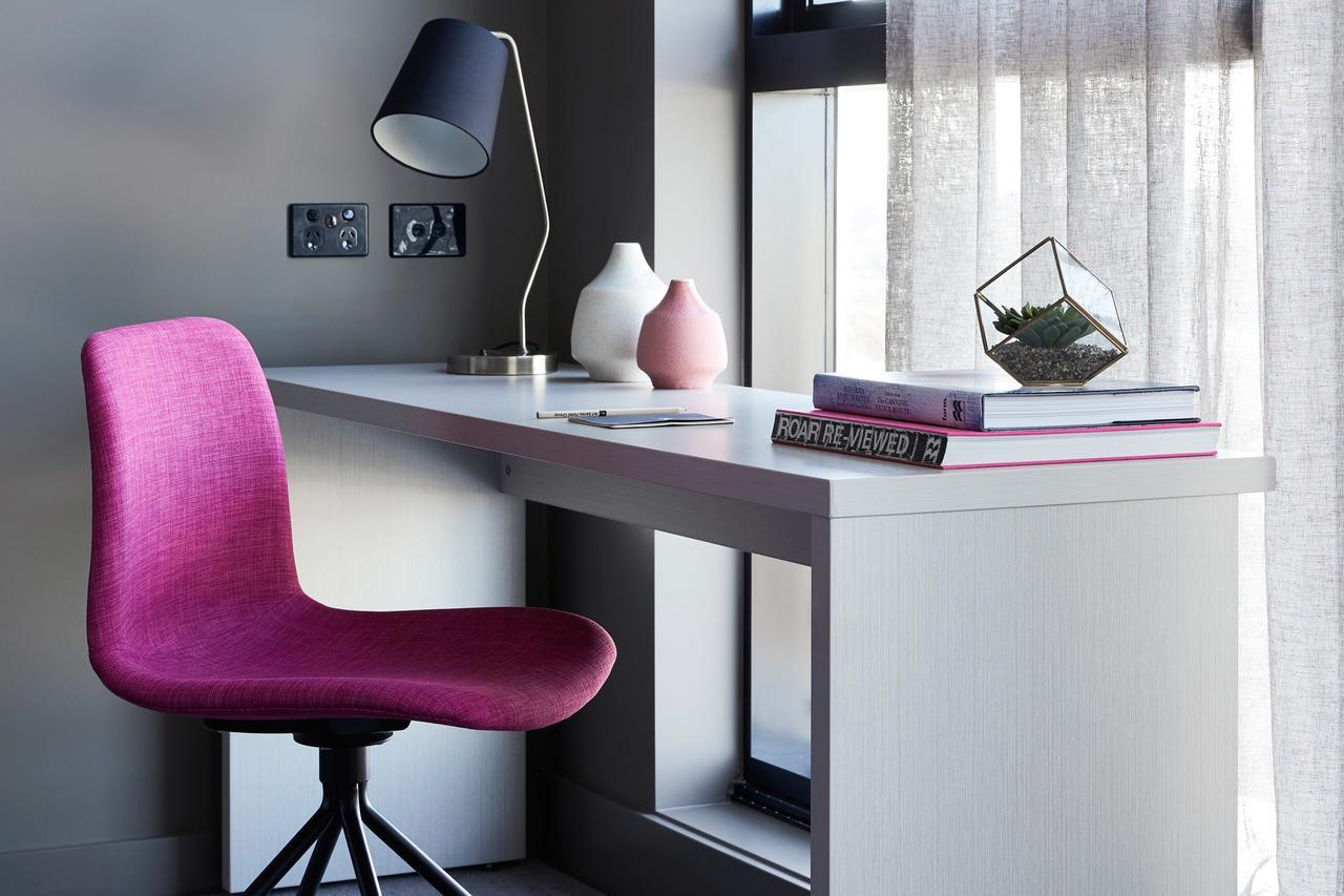 Art Series - The Chen Box Hill Eksteriør billede A desk with a chair