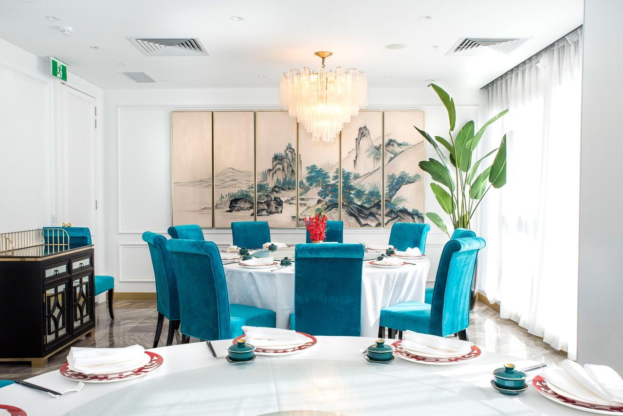 Art Series - The Chen Box Hill Eksteriør billede A dining room at the hotel