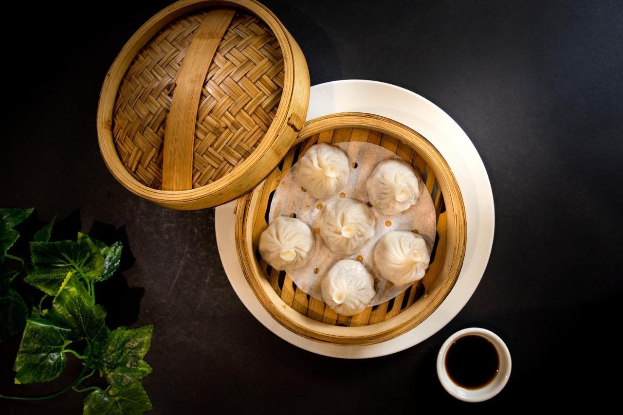 Art Series - The Chen Box Hill Eksteriør billede A steamer with dim sum